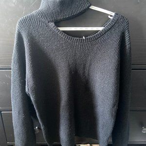 WAYF shoulder cut-out sweater - L